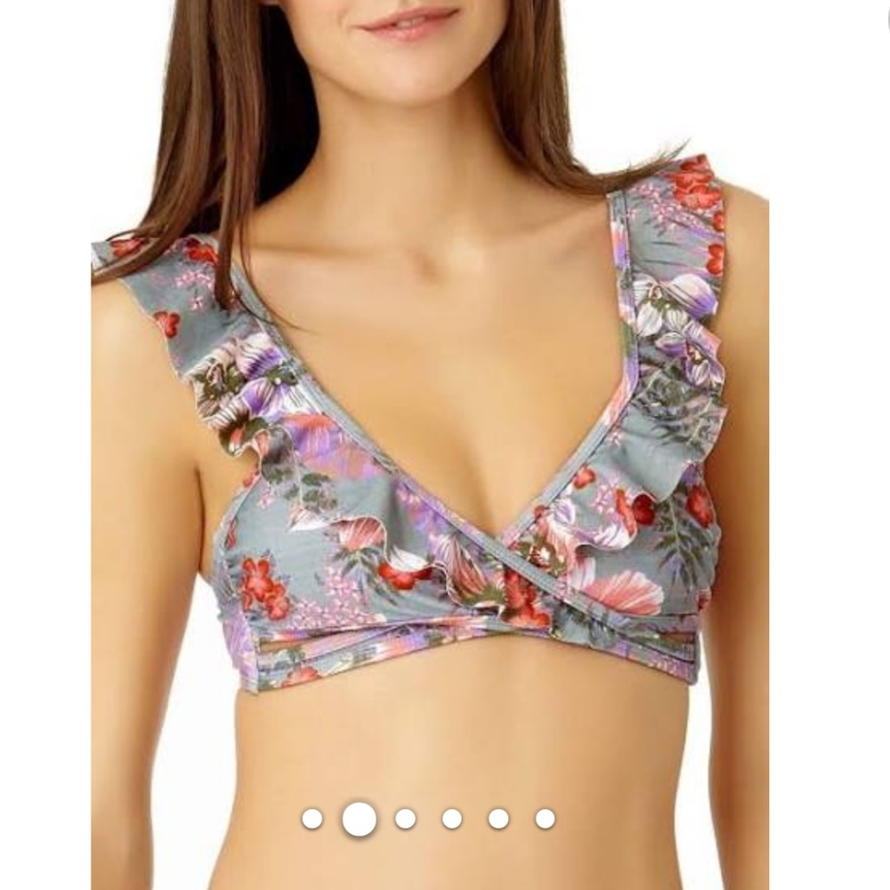 No boundaries NWOT ruffle bikini top